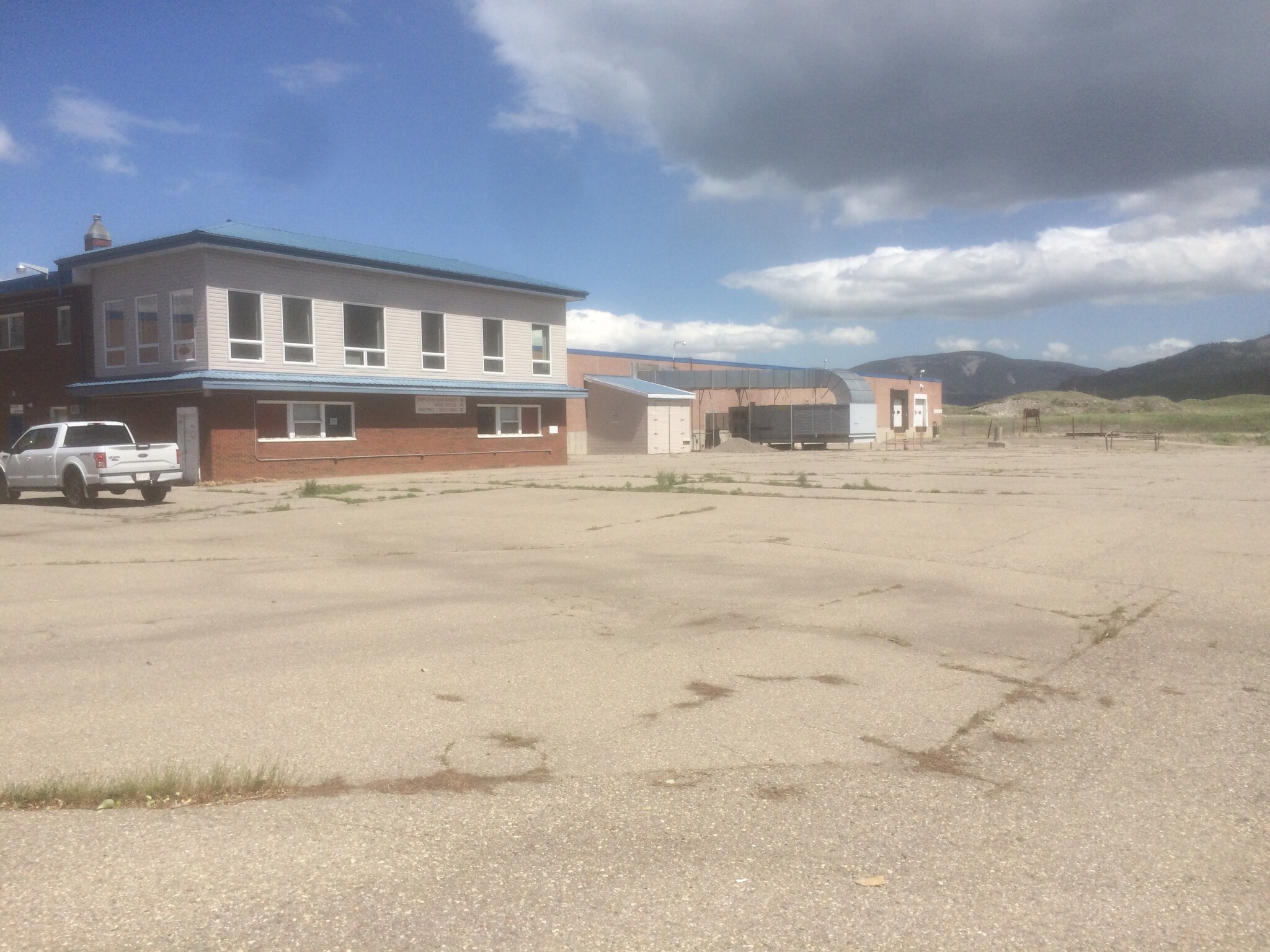 3706 18 Ave, Crowsnest Pass, AB for sale Primary Photo- Image 1 of 37