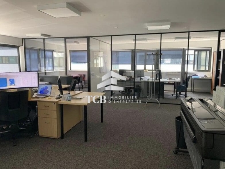 Office in Orvault for lease - Interior Photo - Image 1 of 7