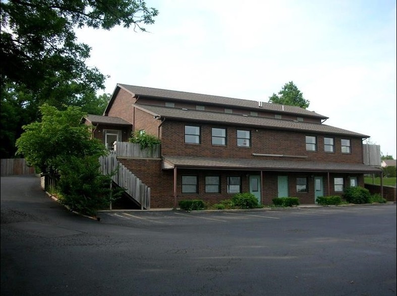 995 Preacher Roe Blvd, West Plains, MO for sale - Primary Photo - Image 1 of 1