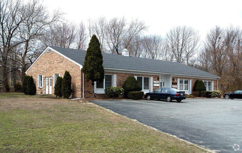 335 E Centerville Rd, Warwick, RI 02886
