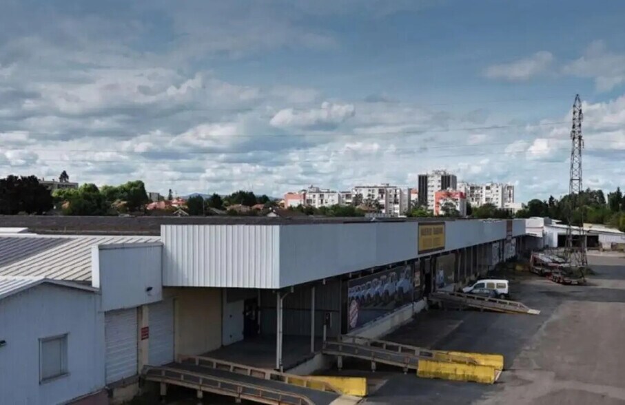 Industrial in Villefranche-sur-Saône for sale - Building Photo - Image 2 of 5