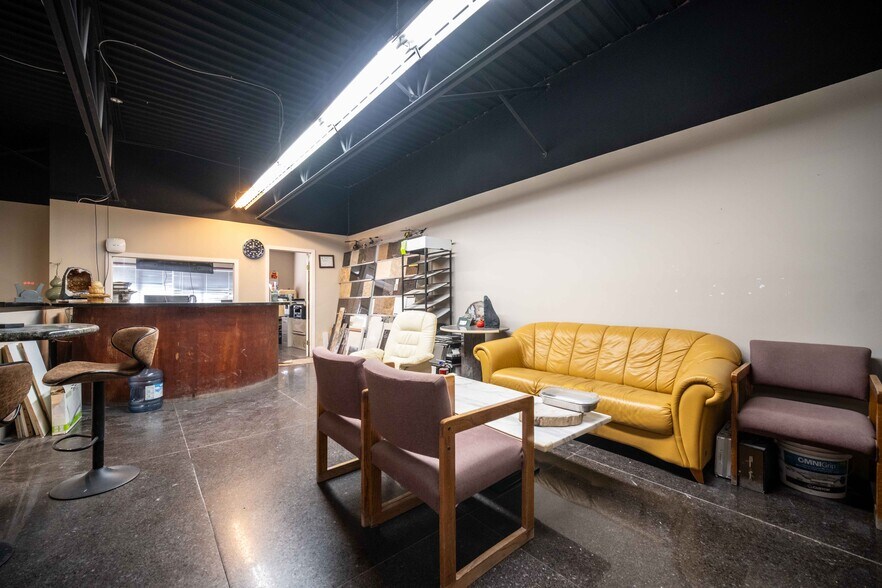 12671 Bathgate Way, Richmond, BC for lease - Building Photo - Image 3 of 8