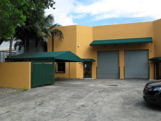 2271-2275 W 77th St, Hialeah, FL for lease - Building Photo - Image 1 of 10