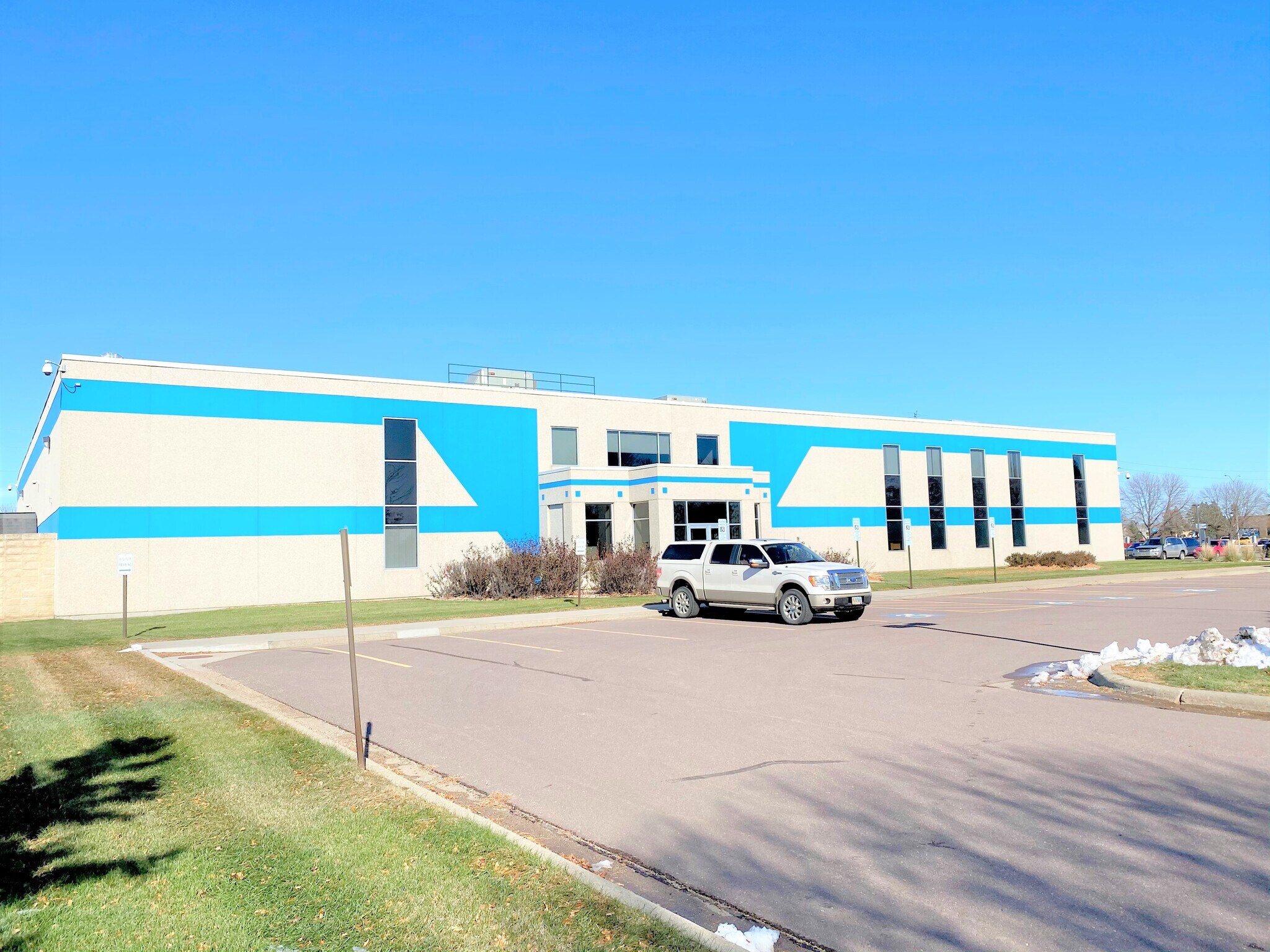 4901 N 4th Ave, Sioux Falls, SD for sale Primary Photo- Image 1 of 1
