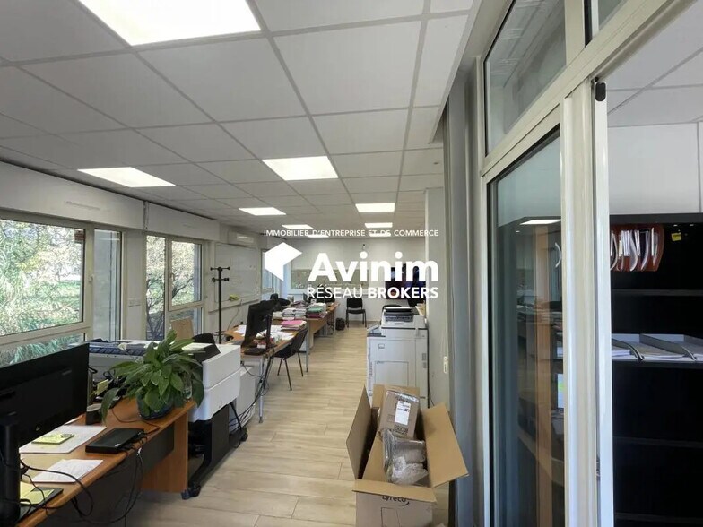 Office in Vitrolles for lease - Interior Photo - Image 3 of 3