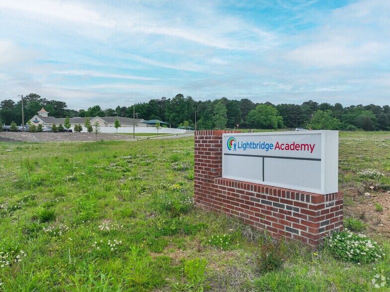 12830 Eastfield Rd, Huntersville, NC for sale - Building Photo - Image 2 of 12