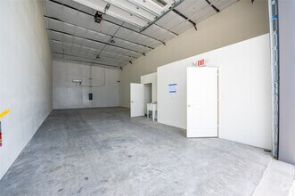 4061 Thomas St, Oxford, FL for lease Interior Photo- Image 2 of 2