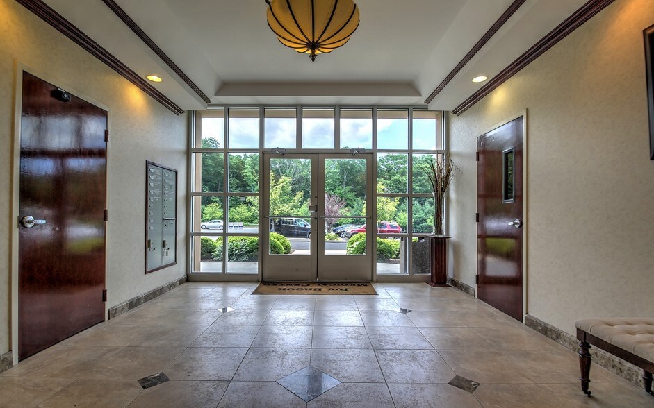 2 Ivy Brook Rd, Shelton, CT for sale - Interior Photo - Image 1 of 1