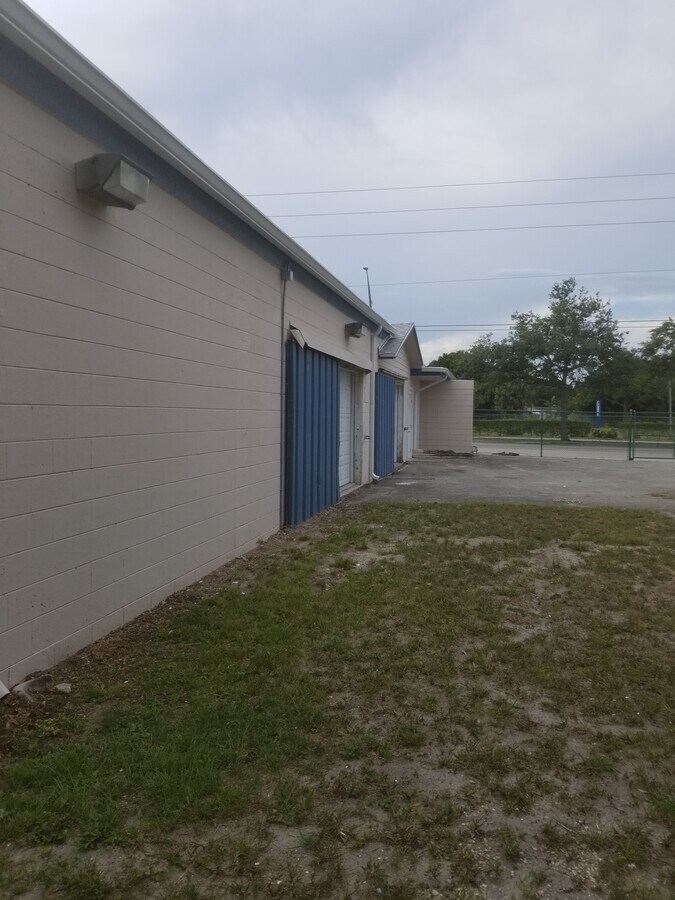 2007 Okeechobee Rd, Fort Pierce, FL 34950 Okeechobee Office Warehouse