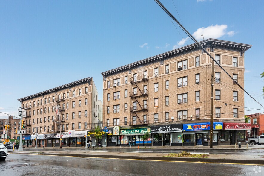 2560-2570 E Tremont Ave, Bronx, NY for sale - Primary Photo - Image 1 of 1