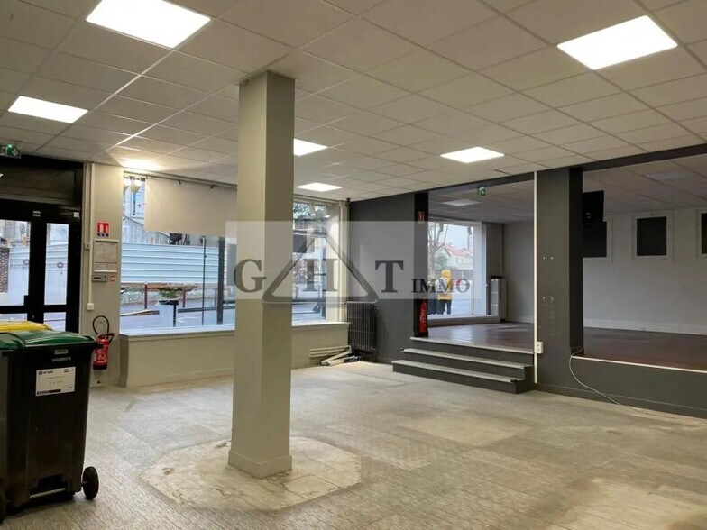 Retail in Cachan for sale - Interior Photo - Image 2 of 6