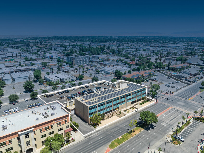 800 Truxtun Ave, Bakersfield, CA for sale - Building Photo - Image 1 of 1