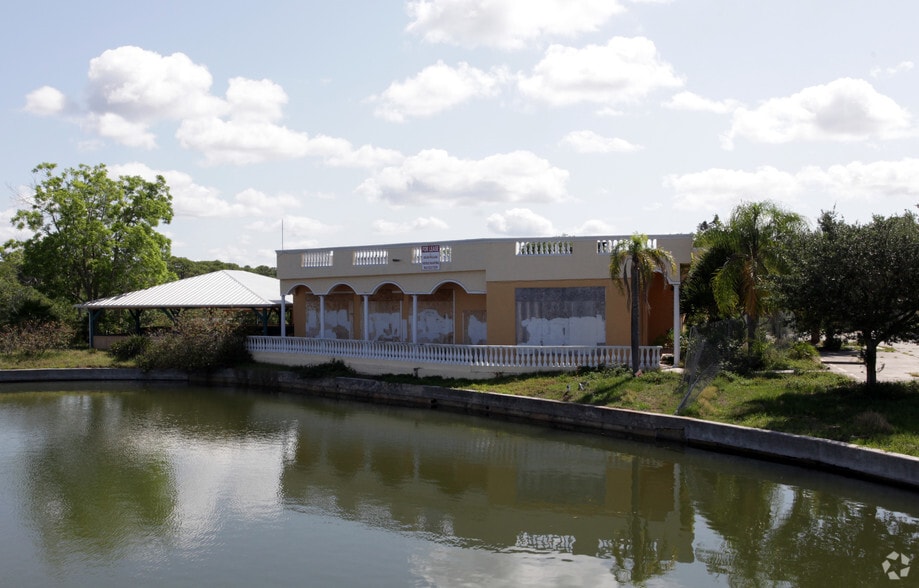 2000 Oyster Creek Dr, Englewood, FL 34224