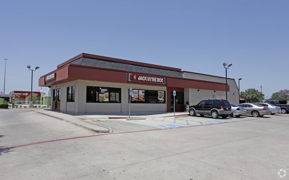 8601 W Bedford Euless Rd, Hurst, TX 76053