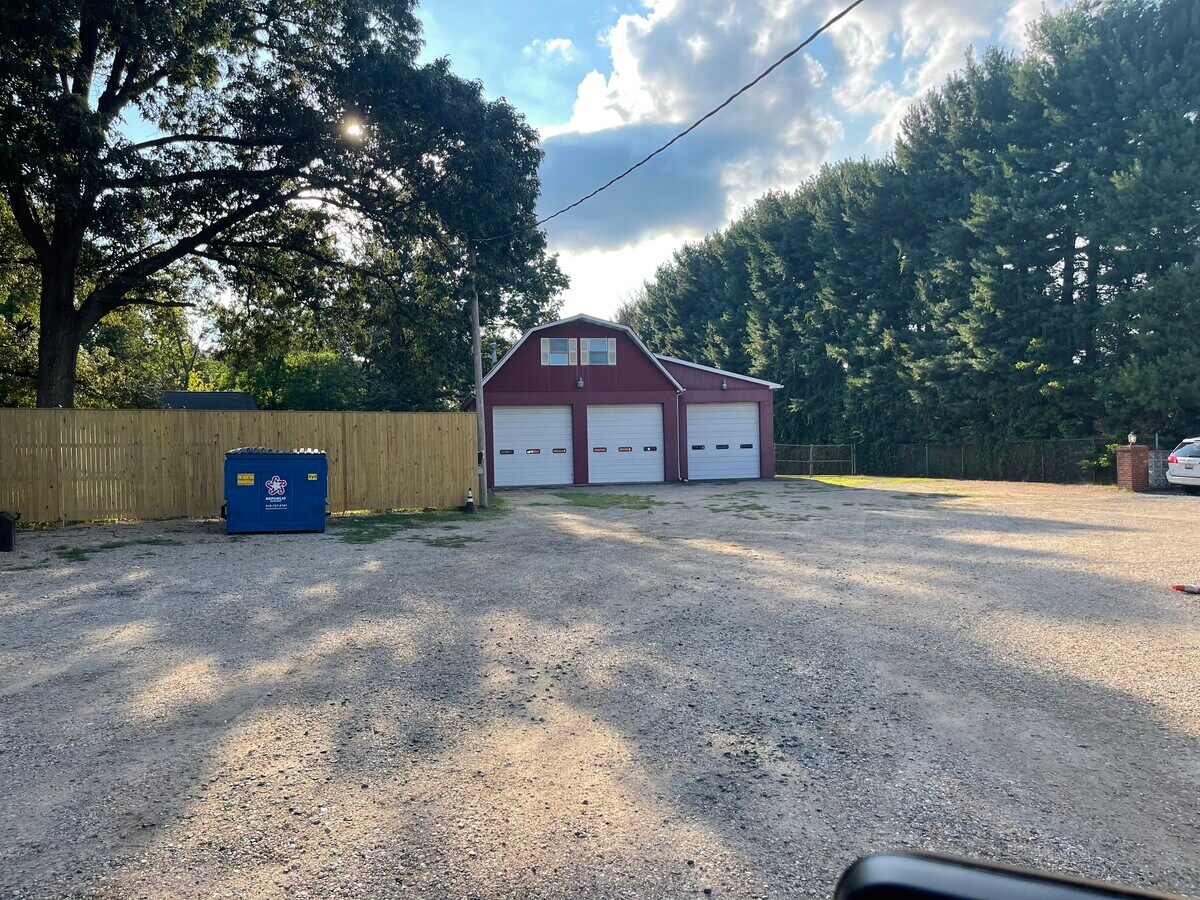 1422 Crain Hwy S, Glen Burnie, MD 21061