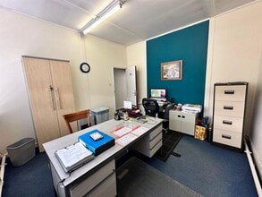 9-10 London Rd, Neath for lease Interior Photo- Image 2 of 4