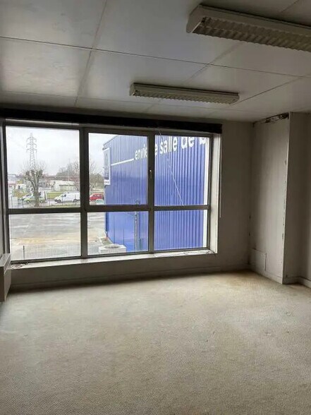 Office in Sotteville-lès-Rouen for lease - Interior Photo - Image 3 of 3