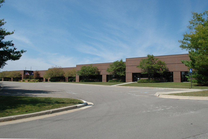 47912 Halyard Dr, Plymouth, MI for lease - Building Photo - Image 3 of 8