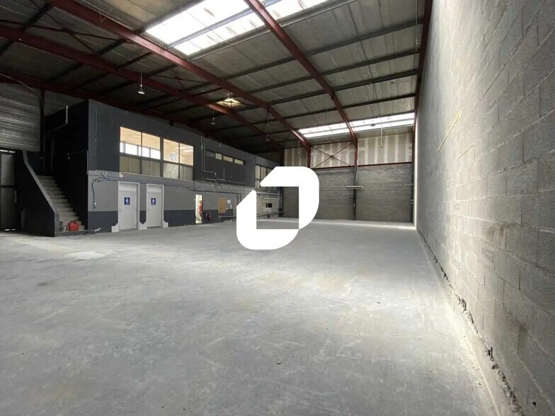 Flex in Sète for lease - Interior Photo - Image 1 of 7