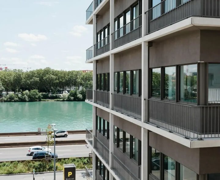 Office in Lyon for sale - Building Photo - Image 1 of 9