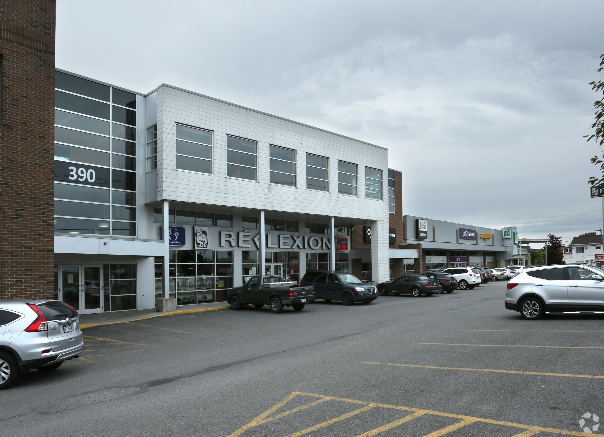 378-390 Boul Maloney E, Gatineau, QC for lease Primary Photo- Image 1 of 3