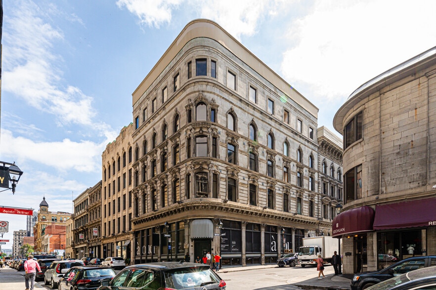 372-396 Rue Notre-Dame O, Montréal, QC for lease - Building Photo - Image 2 of 9