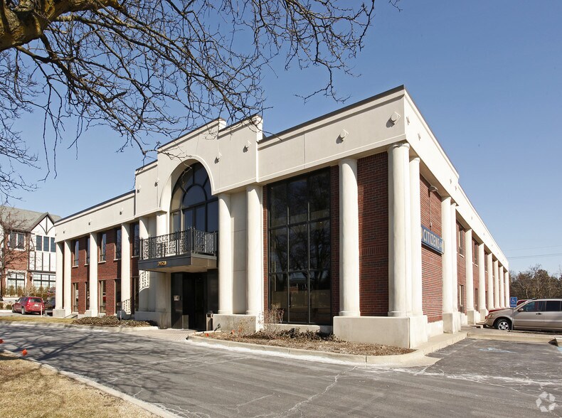 39520 Woodward Ave, Bloomfield Hills, MI for sale - Primary Photo - Image 1 of 1