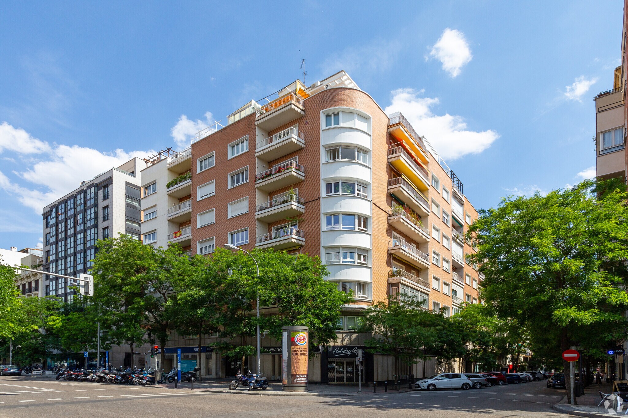 Calle José Ortega y Gaset, 56, Madrid, Madrid for sale Primary Photo- Image 1 of 1