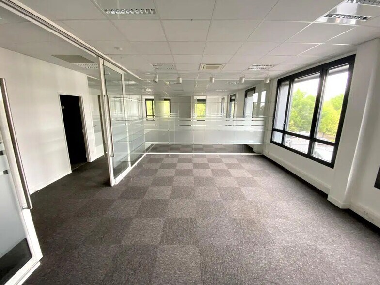 Office in FOURQUEUX for lease - Interior Photo - Image 3 of 13