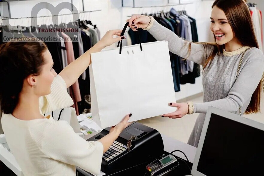 Retail in Maisons-Alfort for lease - Building Photo - Image 2 of 4