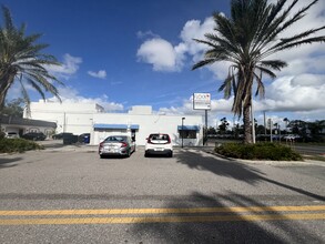 660 S Washington Blvd, Sarasota, FL for lease Building Photo- Image 2 of 9