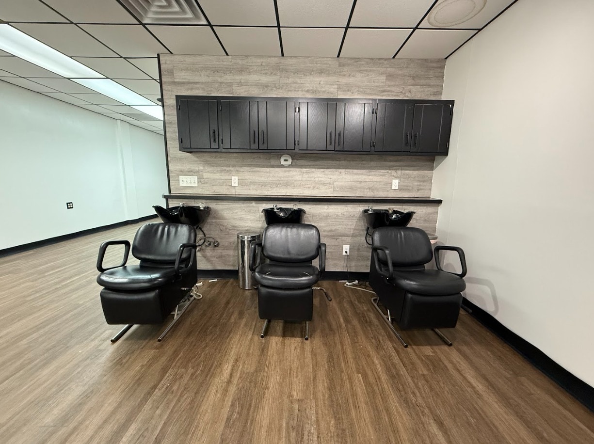 2118 Veterans Dr, Saint Cloud, MN for lease Interior Photo- Image 1 of 3