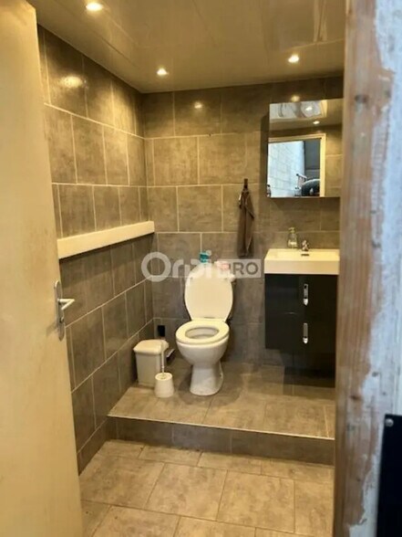 Industrial in Tinqueux for sale - Interior Photo - Image 2 of 12