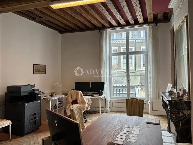 Office in Orléans for lease - Building Photo - Image 1 of 6