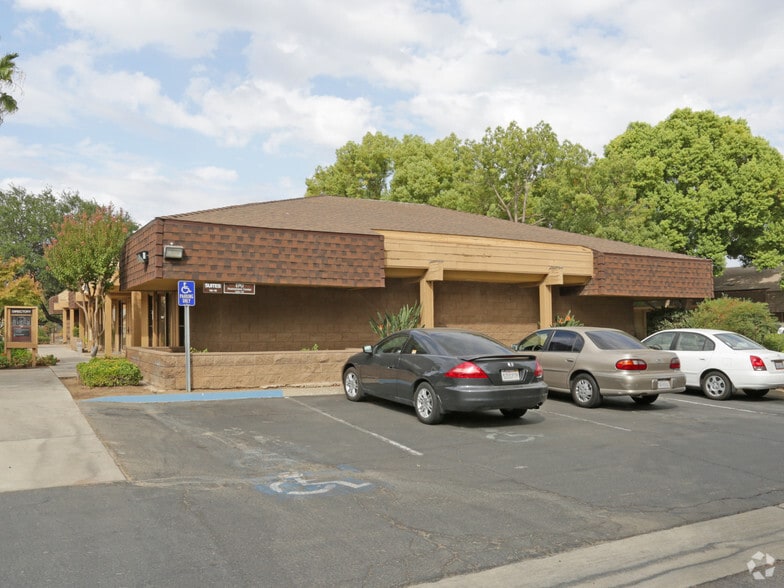 4420 N 1st St, Fresno, CA for lease - Building Photo - Image 2 of 7