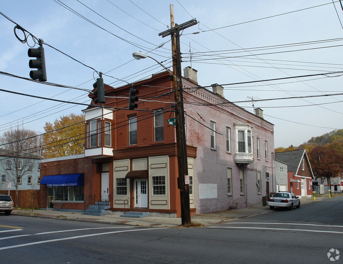 3100 6th Ave, Troy, NY 12180
