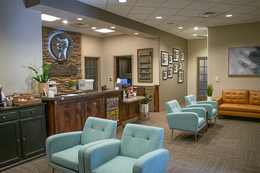 6102 82nd St, Lubbock, TX 79424 5,307sf Garden Office for Sale