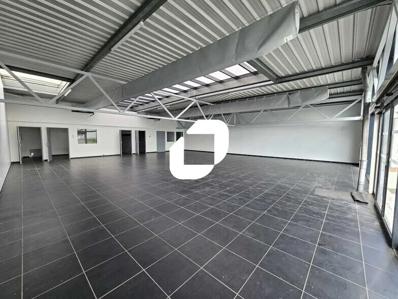 Retail in Longperrier for lease - Interior Photo - Image 1 of 6