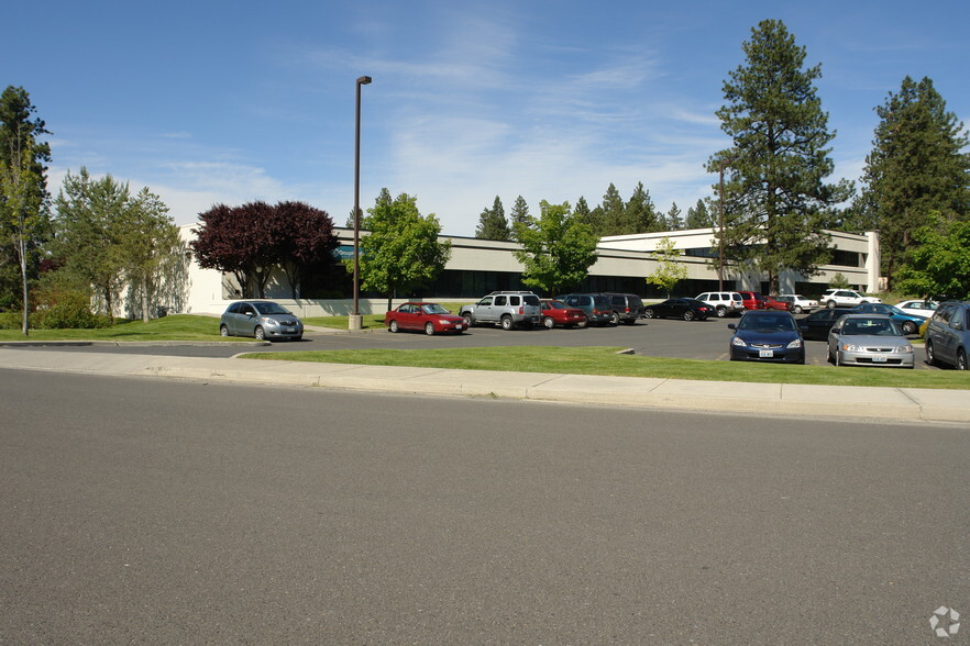 5615 W Sunset Hwy, Spokane, WA for sale - Building Photo - Image 2 of 6