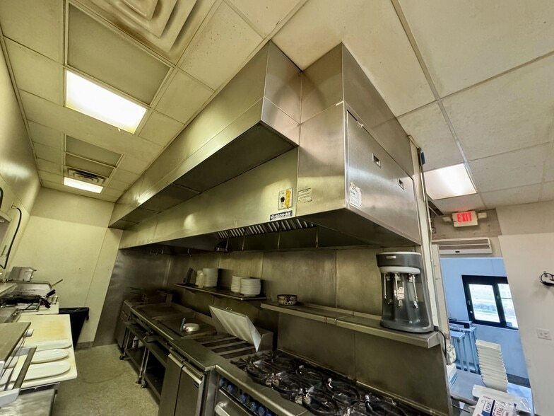 265 Peace Rd, Sycamore, IL for lease - Interior Photo - Image 3 of 7