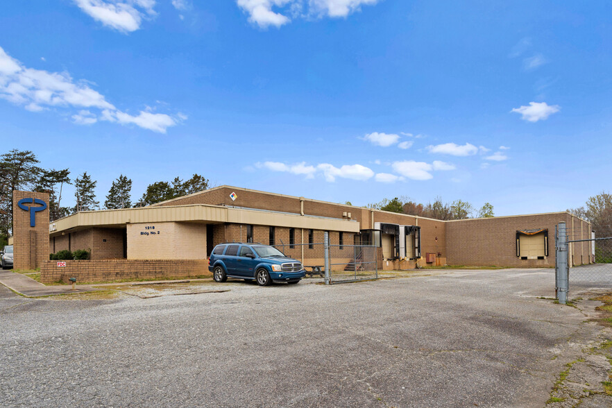 1218 Hickory Chapel Rd, High Point, NC for lease - Building Photo - Image 2 of 7