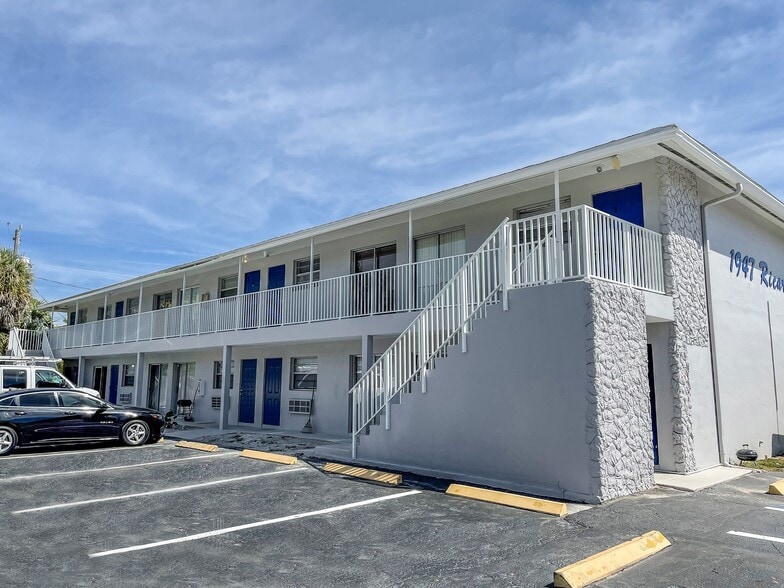 1947 Ricardo Ave, Fort Myers, FL for sale - Building Photo - Image 3 of 17