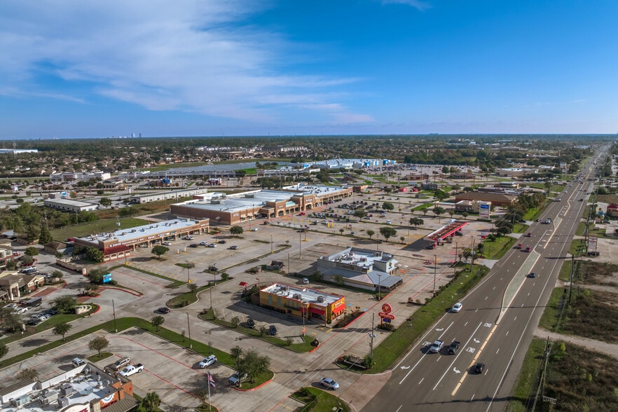 Klein Crossing Shopping Center - Pub