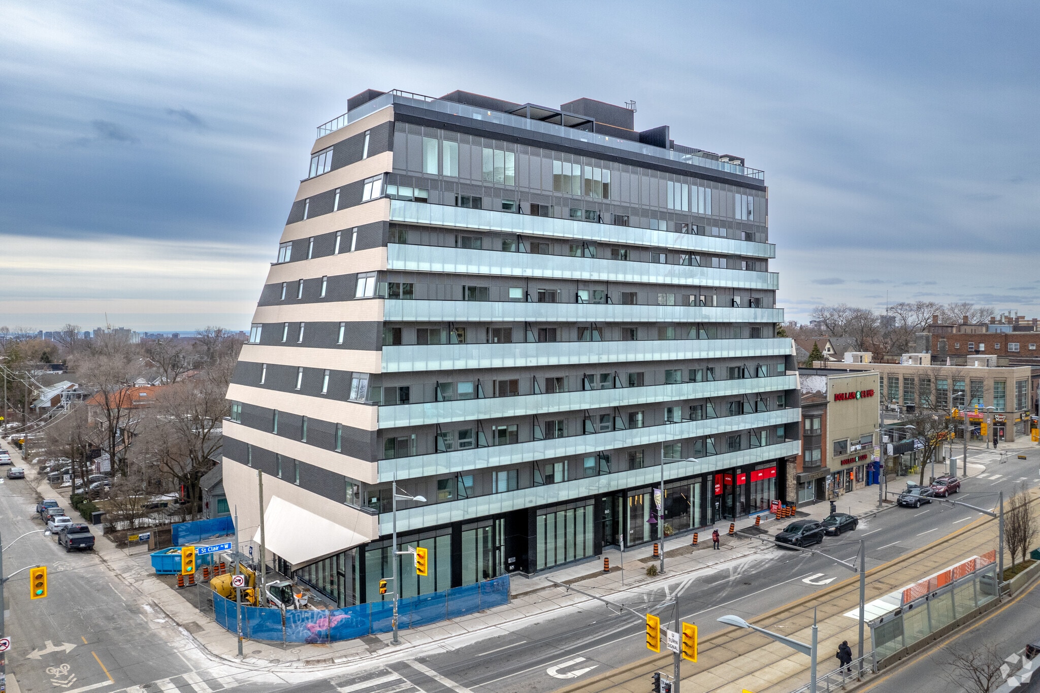 863 St. Clair Ave W, Toronto, ON for lease Primary Photo- Image 1 of 4