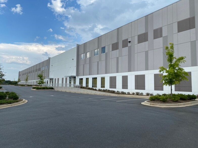 194 Springhill Farm Rd, Fort Mill, SC for lease - Building Photo - Image 3 of 8