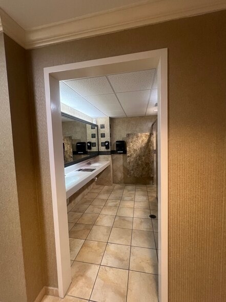 597 Old Mount Holly Rd, Goose Creek, SC for sale - Interior Photo - Image 3 of 10