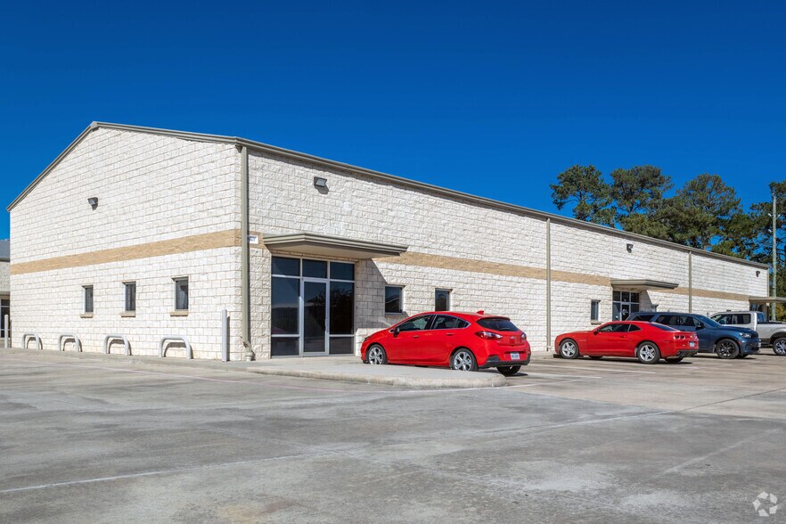 702 S Persimmon St, Tomball, TX for lease - Building Photo - Image 2 of 3