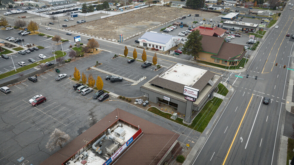 3021 W Clearwater Ave, Kennewick, WA for sale - Building Photo - Image 3 of 17