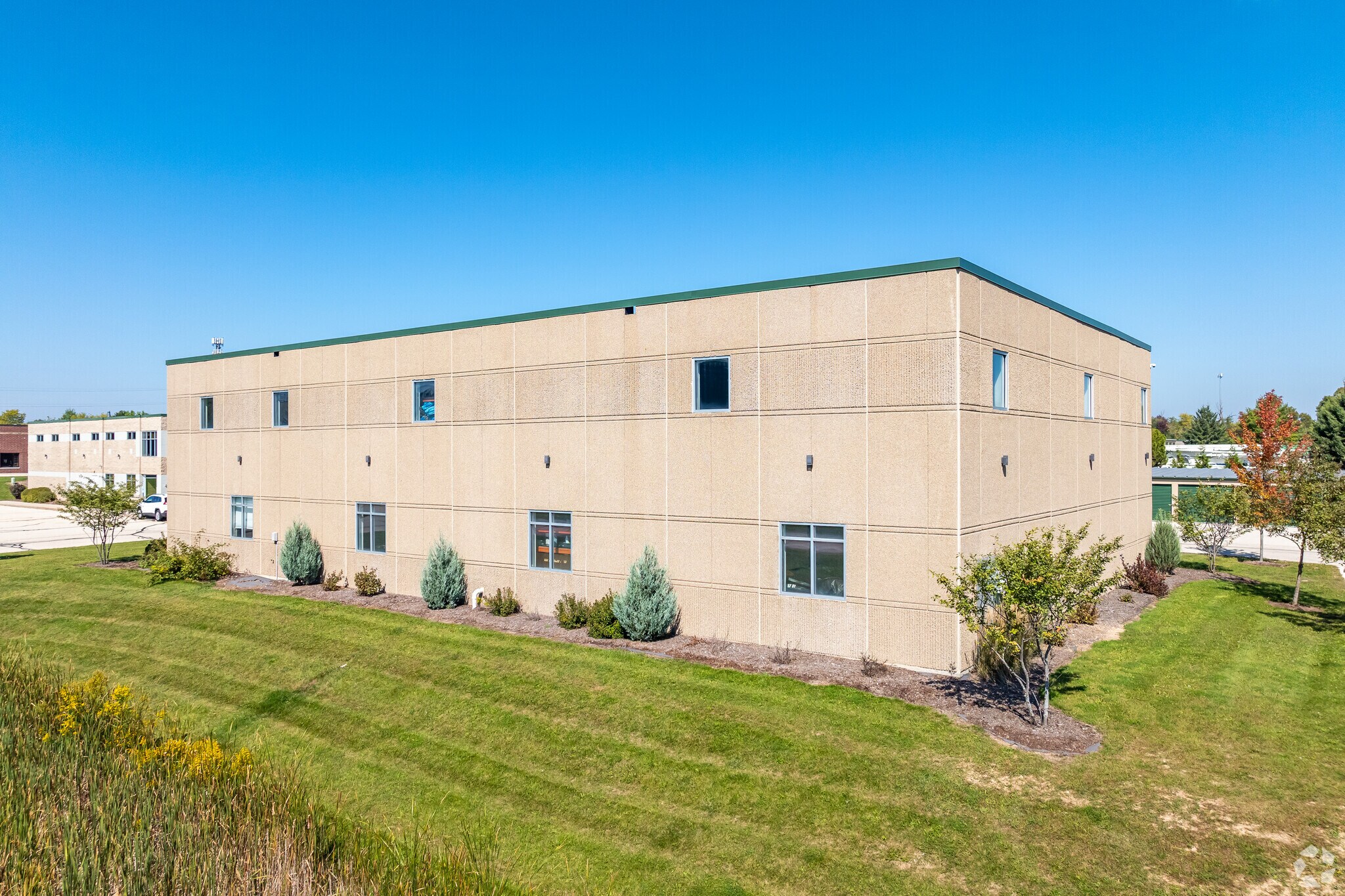 520 Technology Way, Saukville, WI for lease Primary Photo- Image 1 of 13