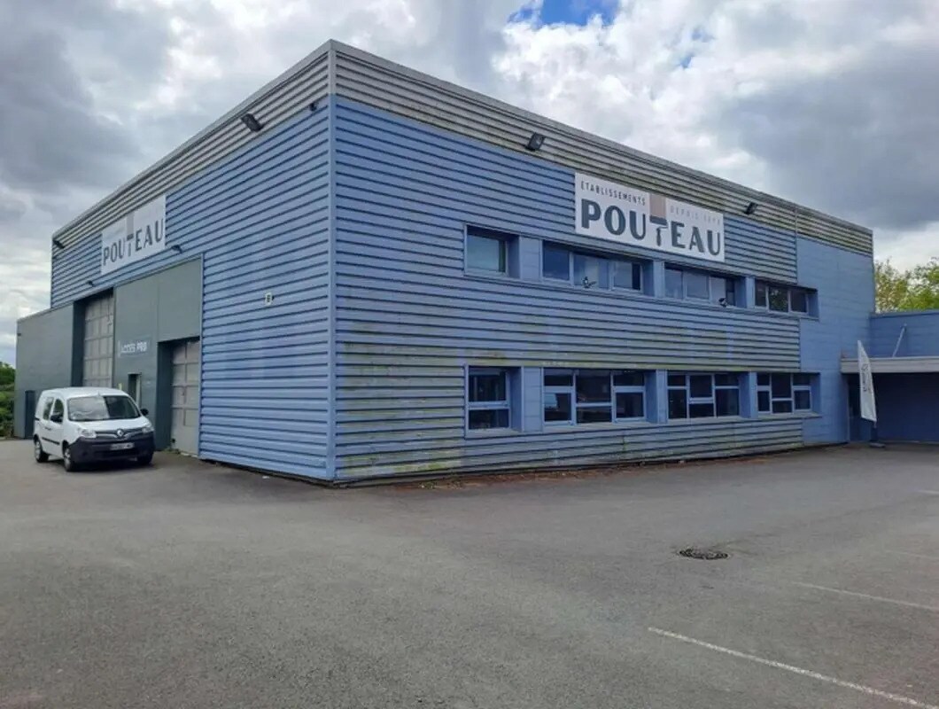 Flex in Vitré for lease Building Photo- Image 1 of 7